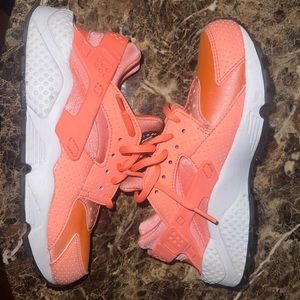 Atomic pink huaraches
